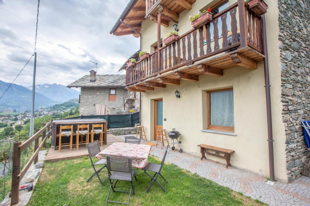 Casa Alpina - Sarre Lägenhet Aosta Exteriör bild