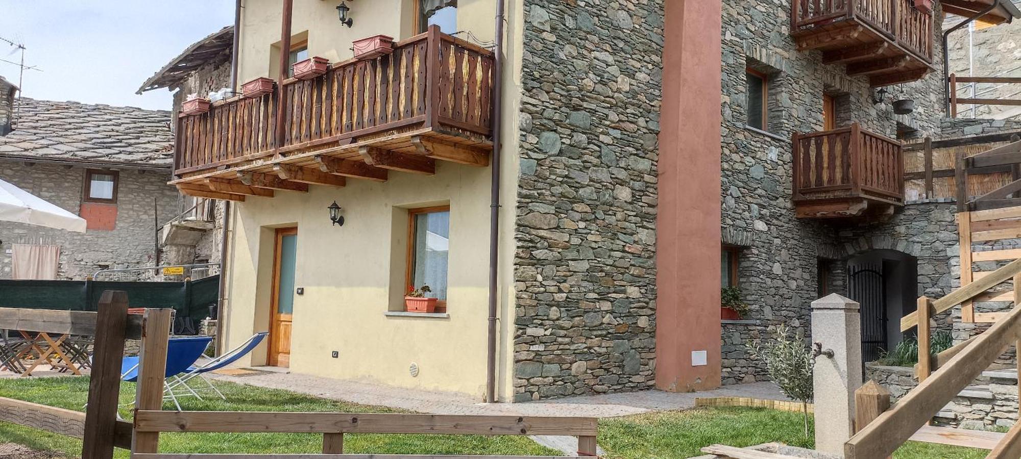 Casa Alpina - Sarre Lägenhet Aosta Rum bild