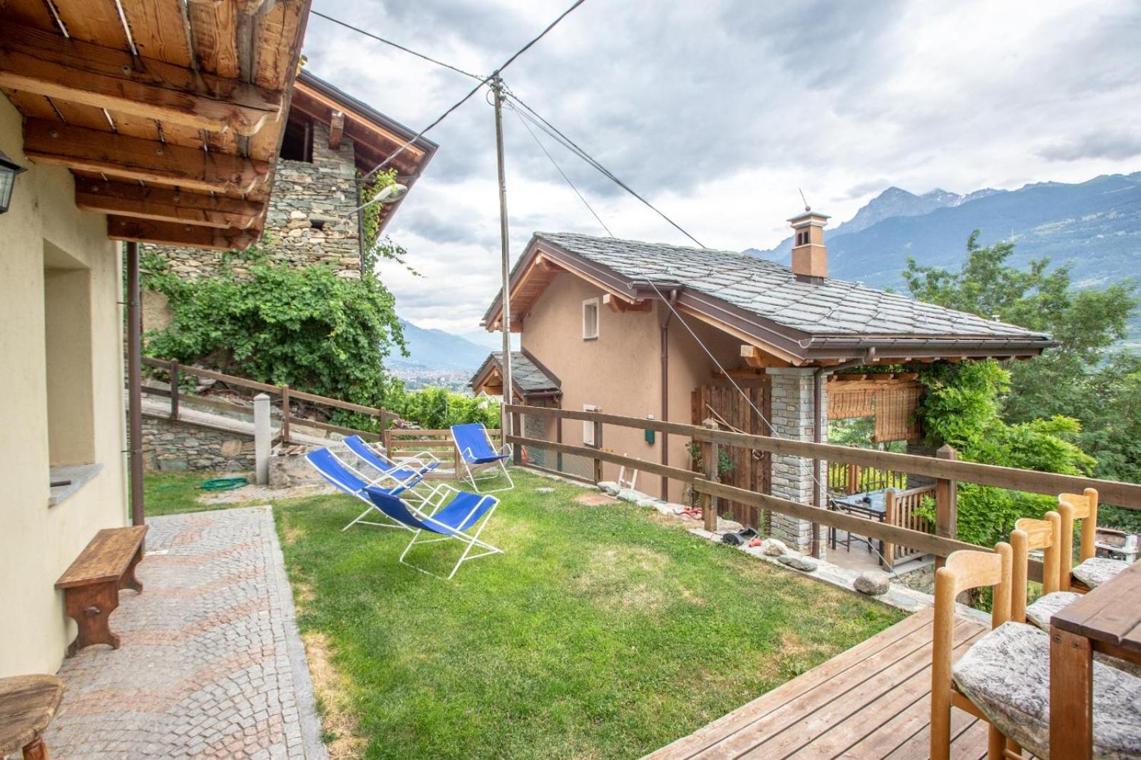 Casa Alpina - Sarre Lägenhet Aosta Rum bild