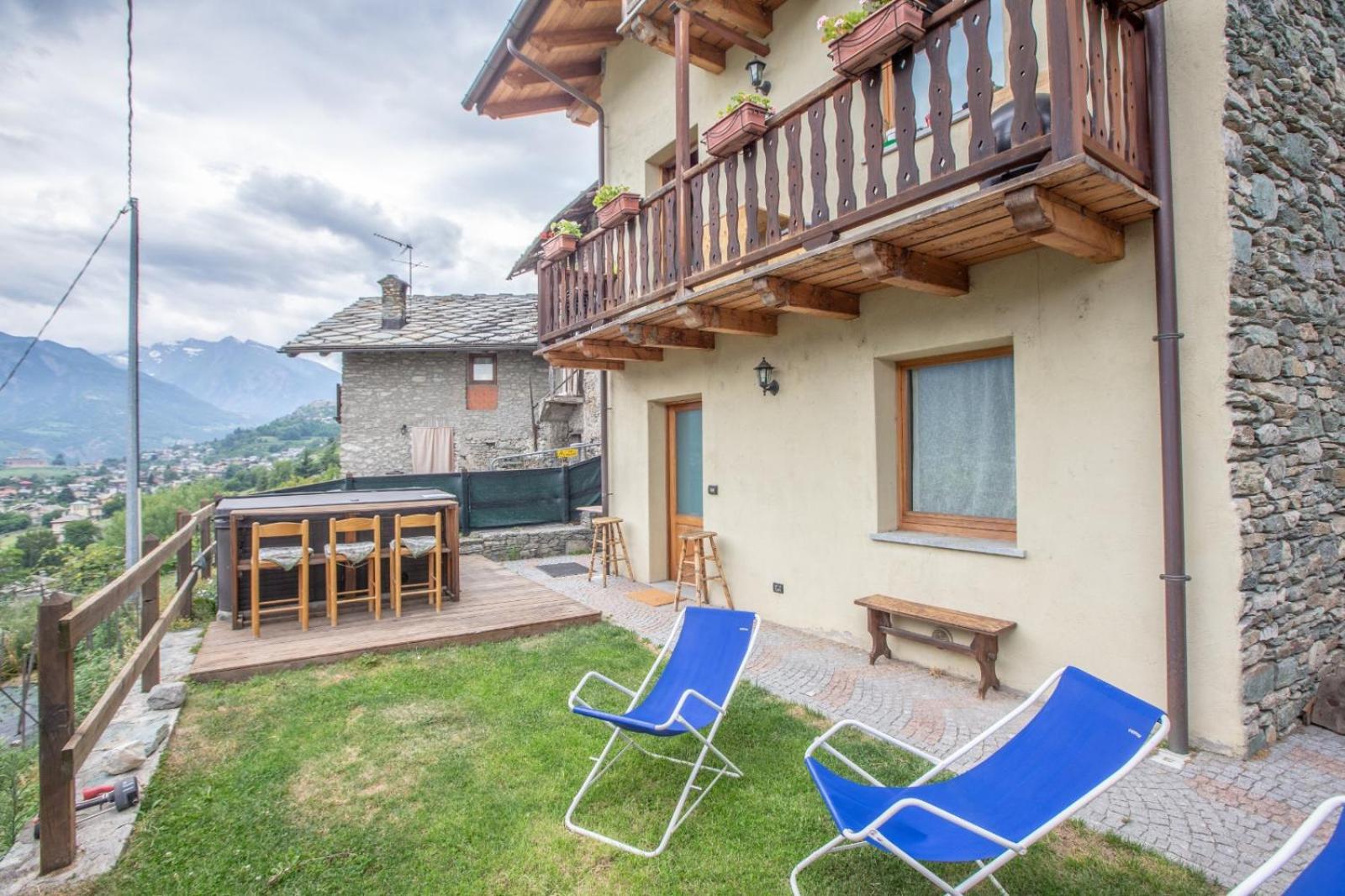 Casa Alpina - Sarre Lägenhet Aosta Rum bild